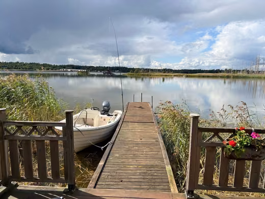 Ferienhaus mit eigenem Steg und Meerblick bei Karlholmsbruk