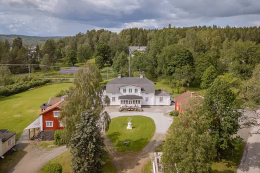 Herrenhaus aus den 1760er-Jahren am Bredsjön
