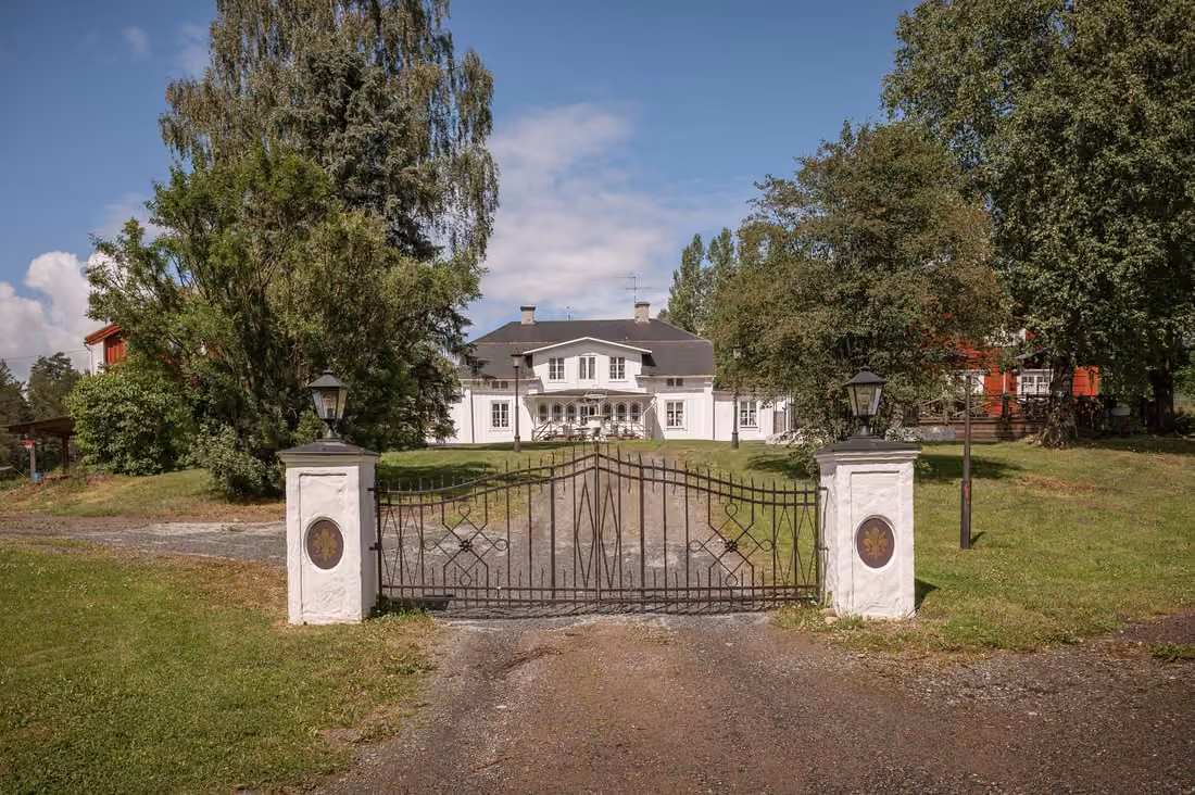 Herrenhaus aus den 1760er-Jahren am Bredsjön