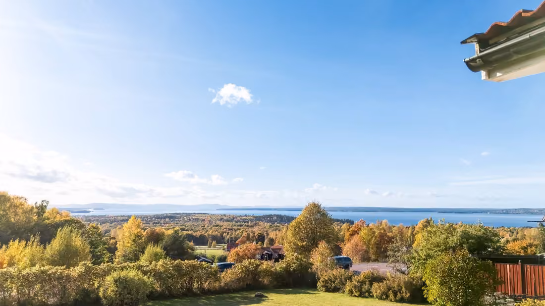 Hof mit Blick auf den Siljan