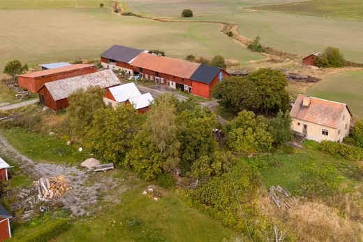Hof mit 38 Hektar Land vor den Toren von Uppsala