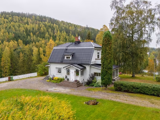 Pferdehof mit Seeblick bei Sundsvall