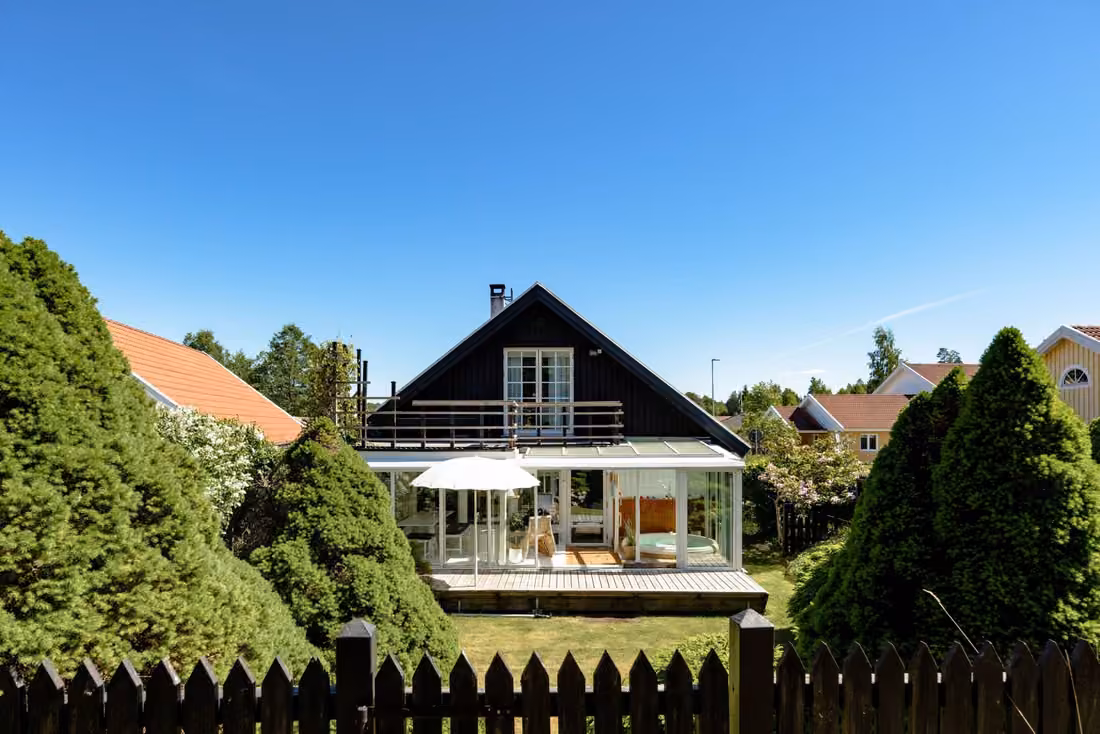 Haus mit Glasveranda in Högstorp