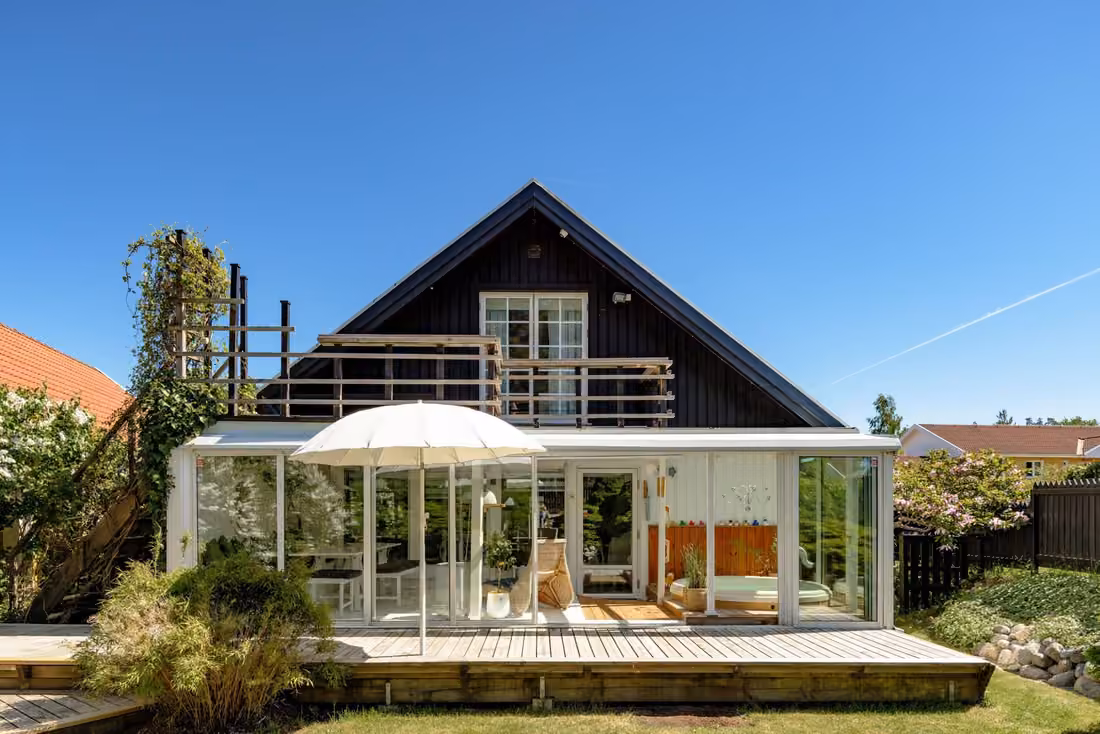 Haus mit Glasveranda in Högstorp